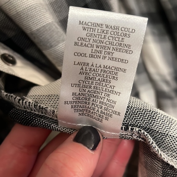 Como Vintage Plaid Print Long Flannel. Light material. Never worn. Size XL. - Picture 6 of 7